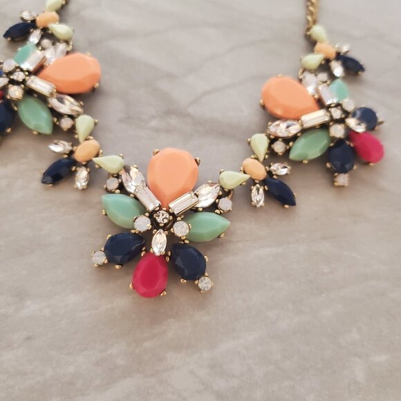✨ J.Crew Rhinestone Crystals Cluster Stacked Colorful Statement Necklace ✨ - Picture 8 of 15